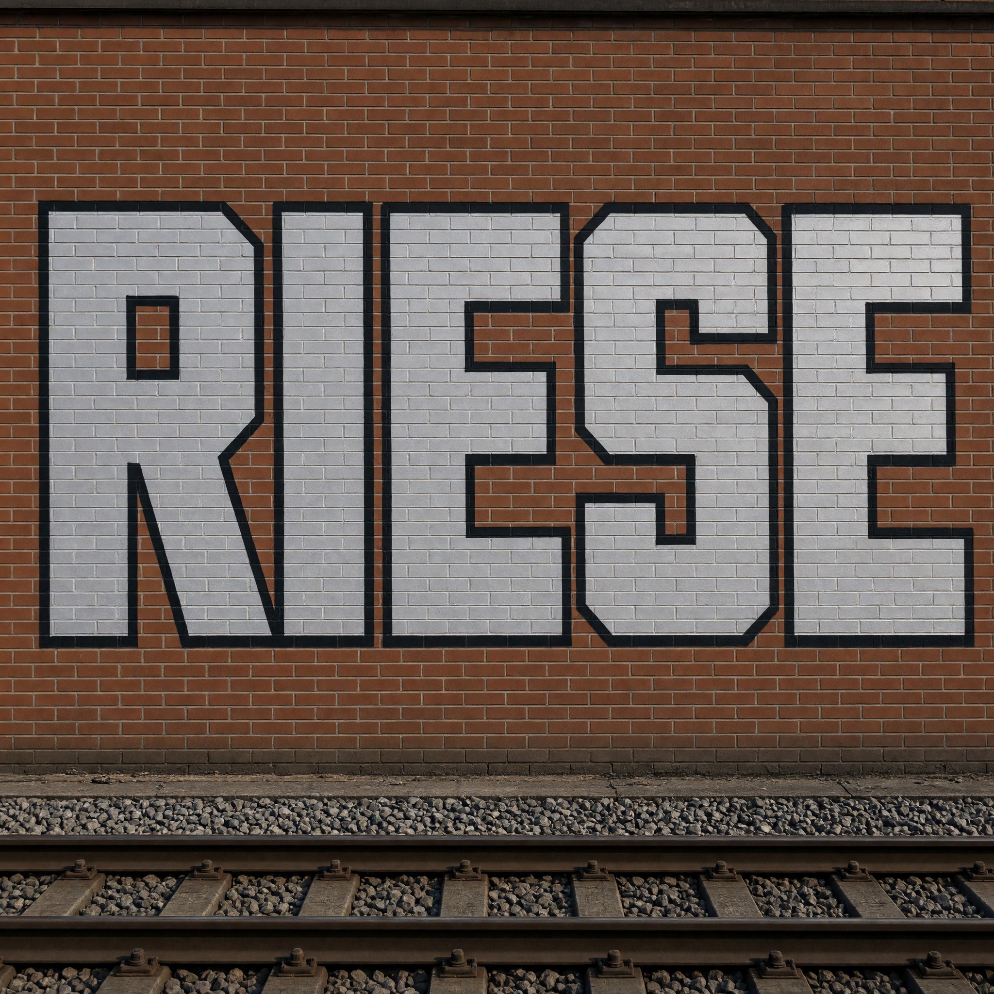 Blockbuster-Graffiti KI-Schrift, erstellt mit Grok Imagine: das Wort RIESE