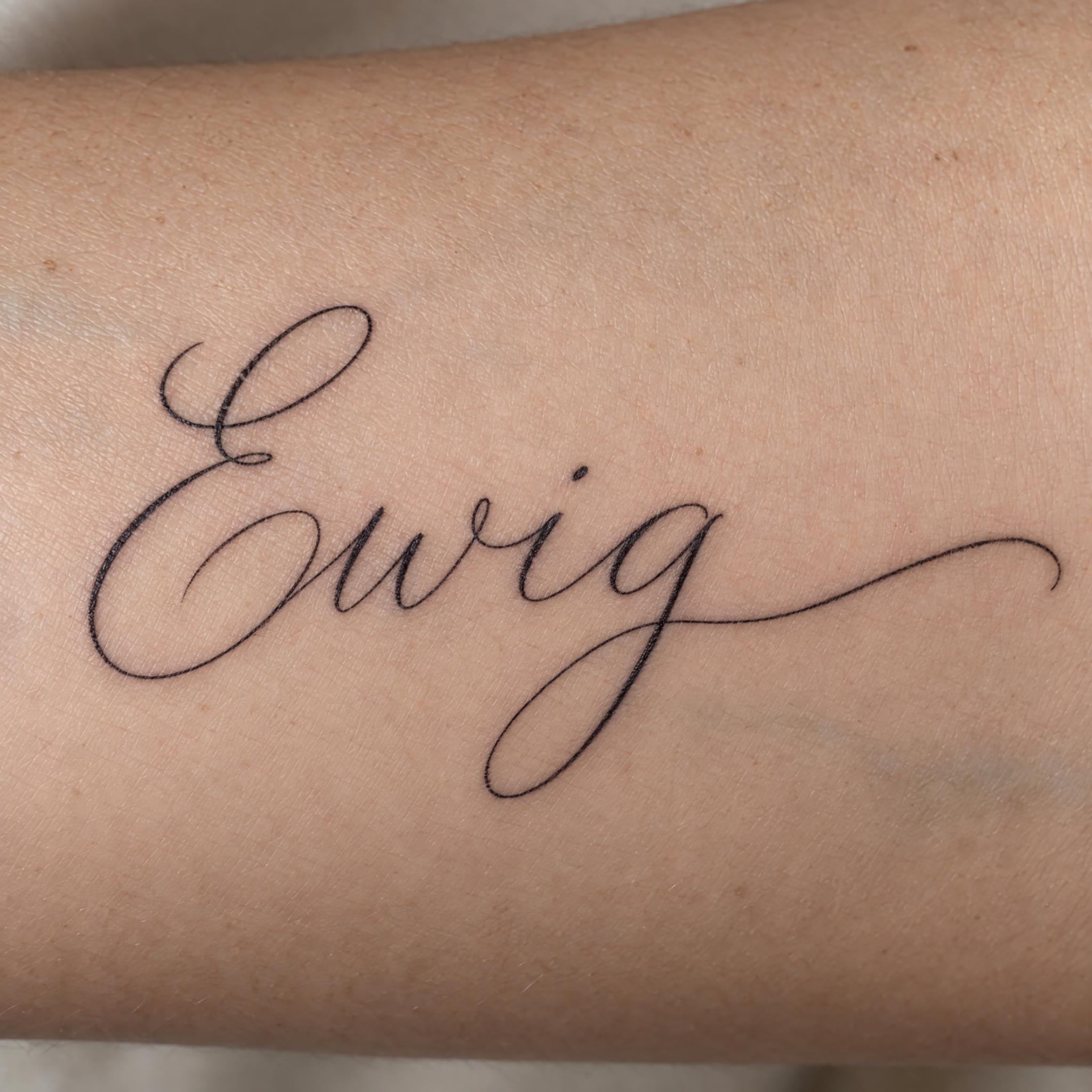 Tattoo-Schreibschrift KI-Schrift Beispielbild