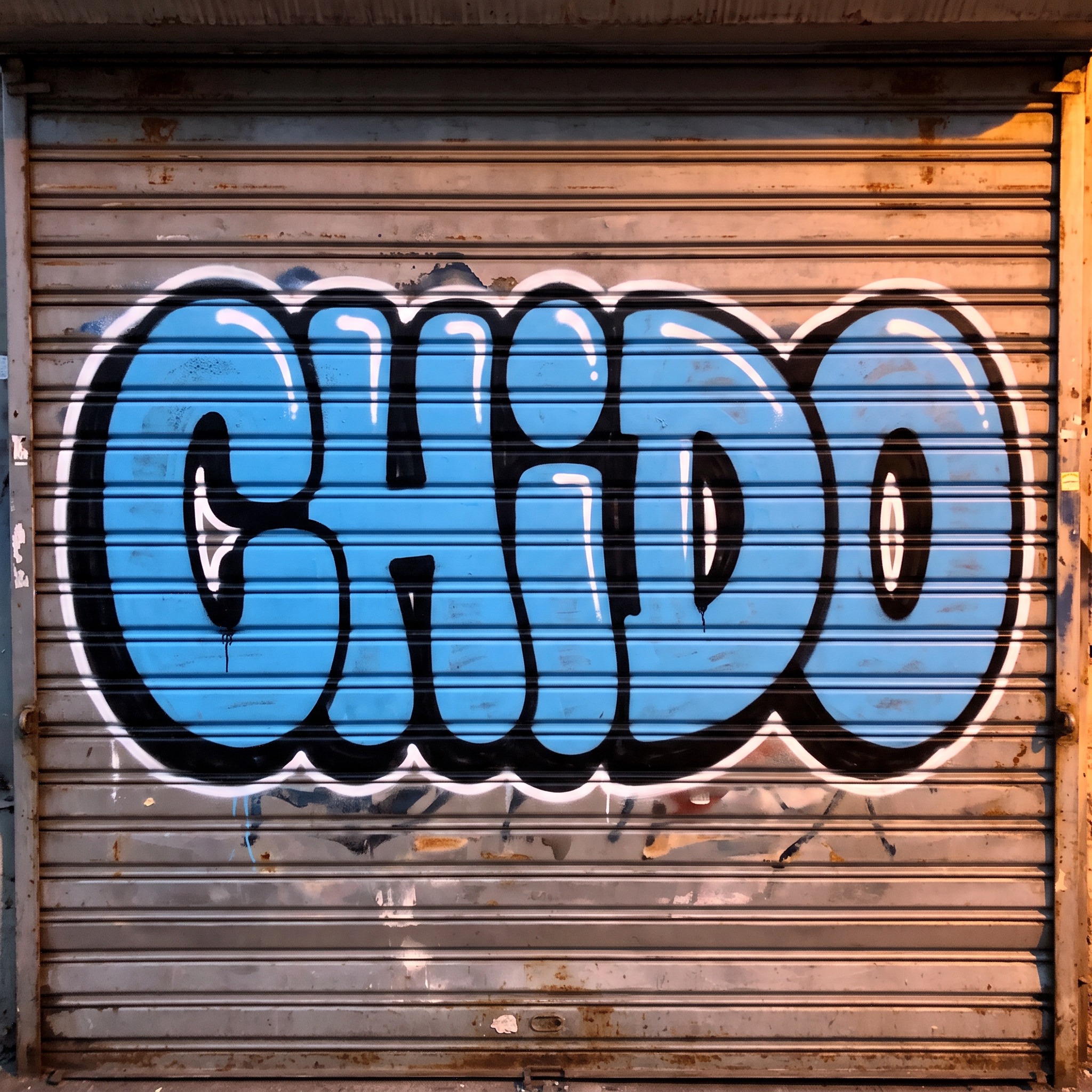 Fuente de IA Letras bomba de graffiti generada con Nano Banana: la palabra CHIDO