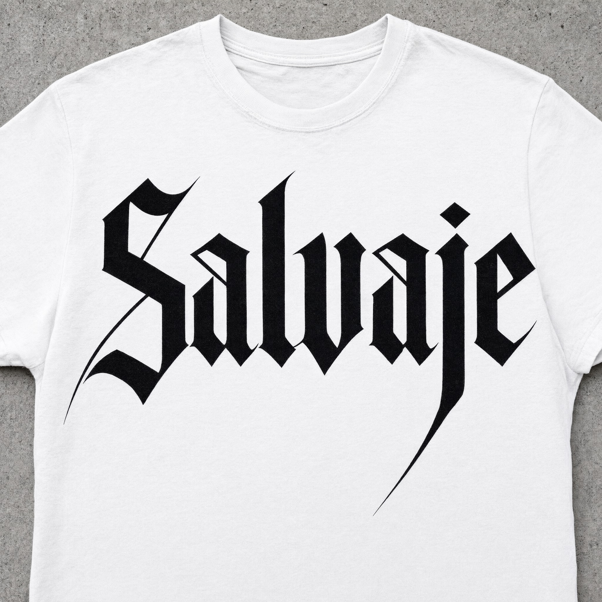 Fuente de IA Letras góticas modernas generada con Qwen-Image: la palabra Salvaje