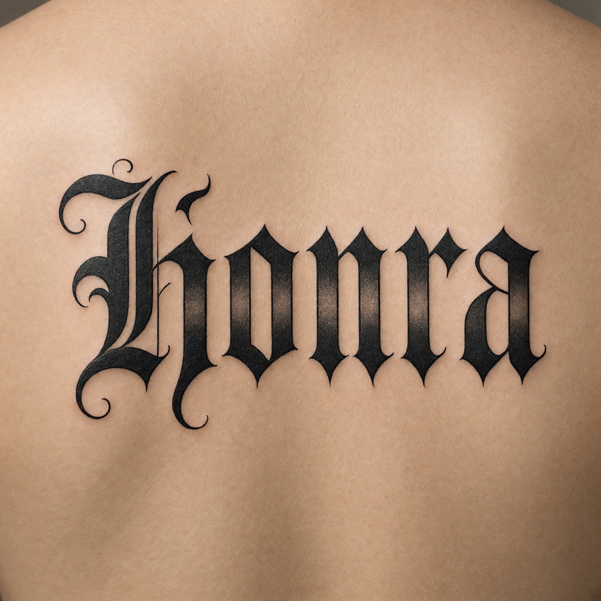 Fonte de IA Letra gótica para tatuagem gerada no Grok Imagine: a palavra Honra