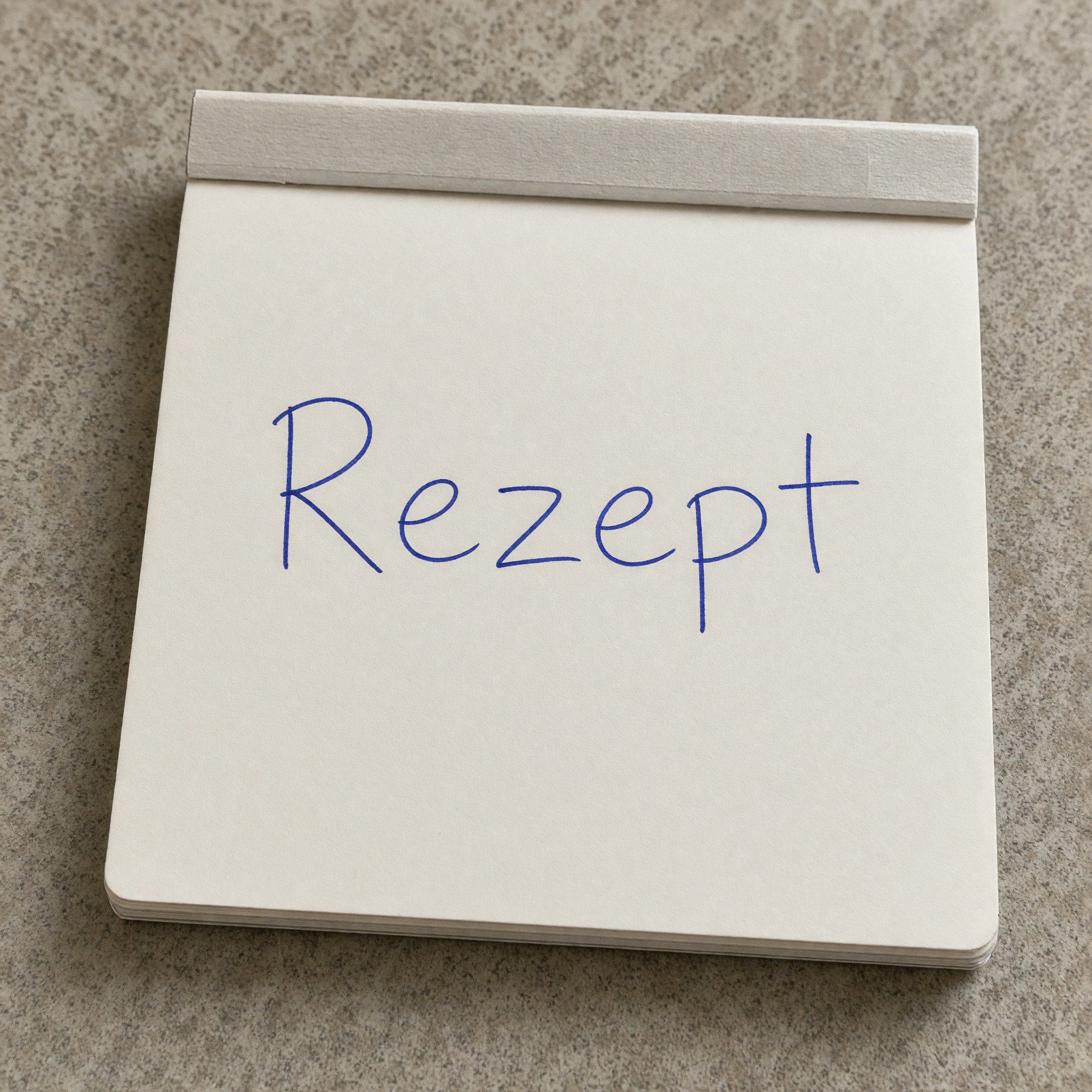 Echte Handschrift KI-Schrift, erstellt mit Grok Imagine: das Wort Rezept