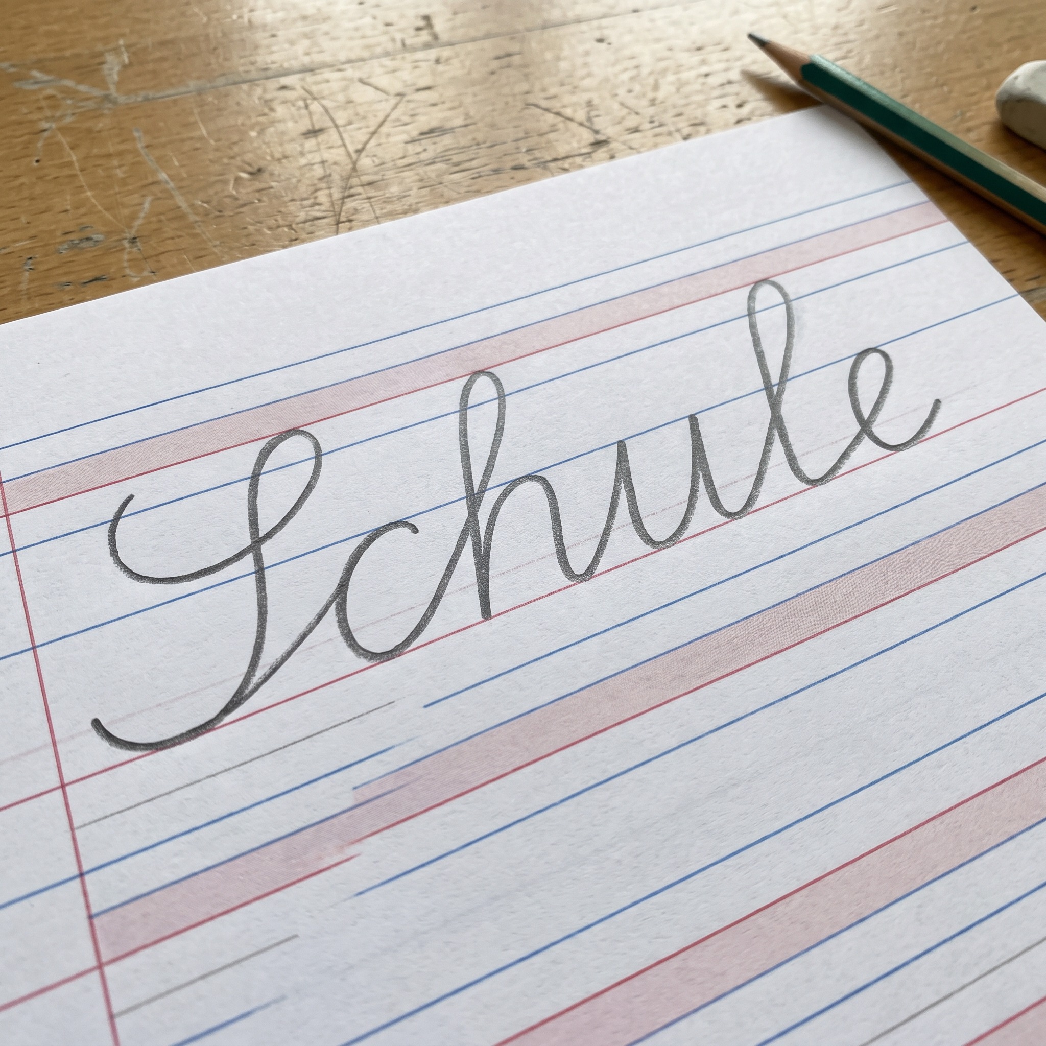 Schulschreibschrift KI-Schrift, erstellt mit Nano Banana: das Wort Schule
