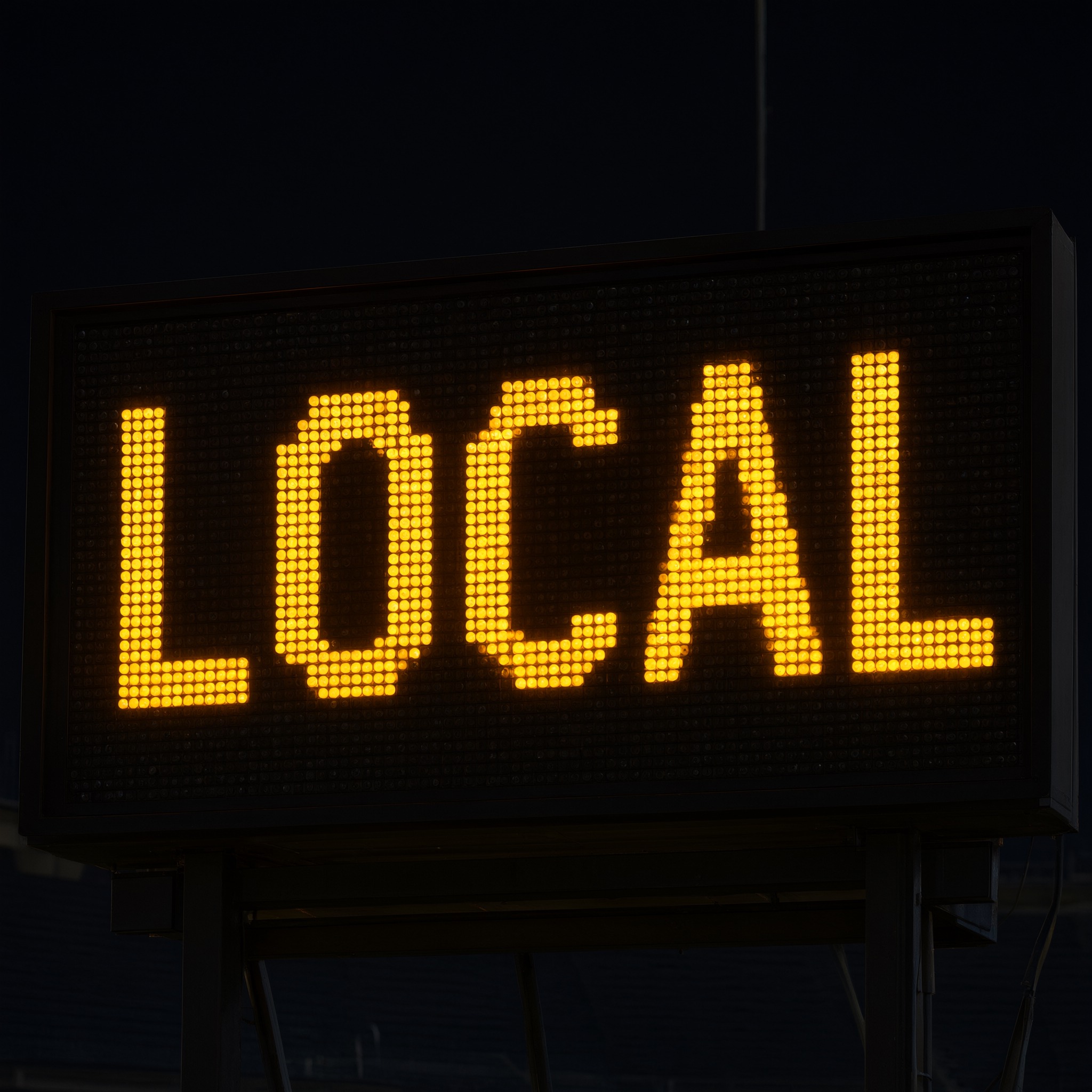 Fuente de IA Letra de marcador generada con Qwen-Image: la palabra LOCAL