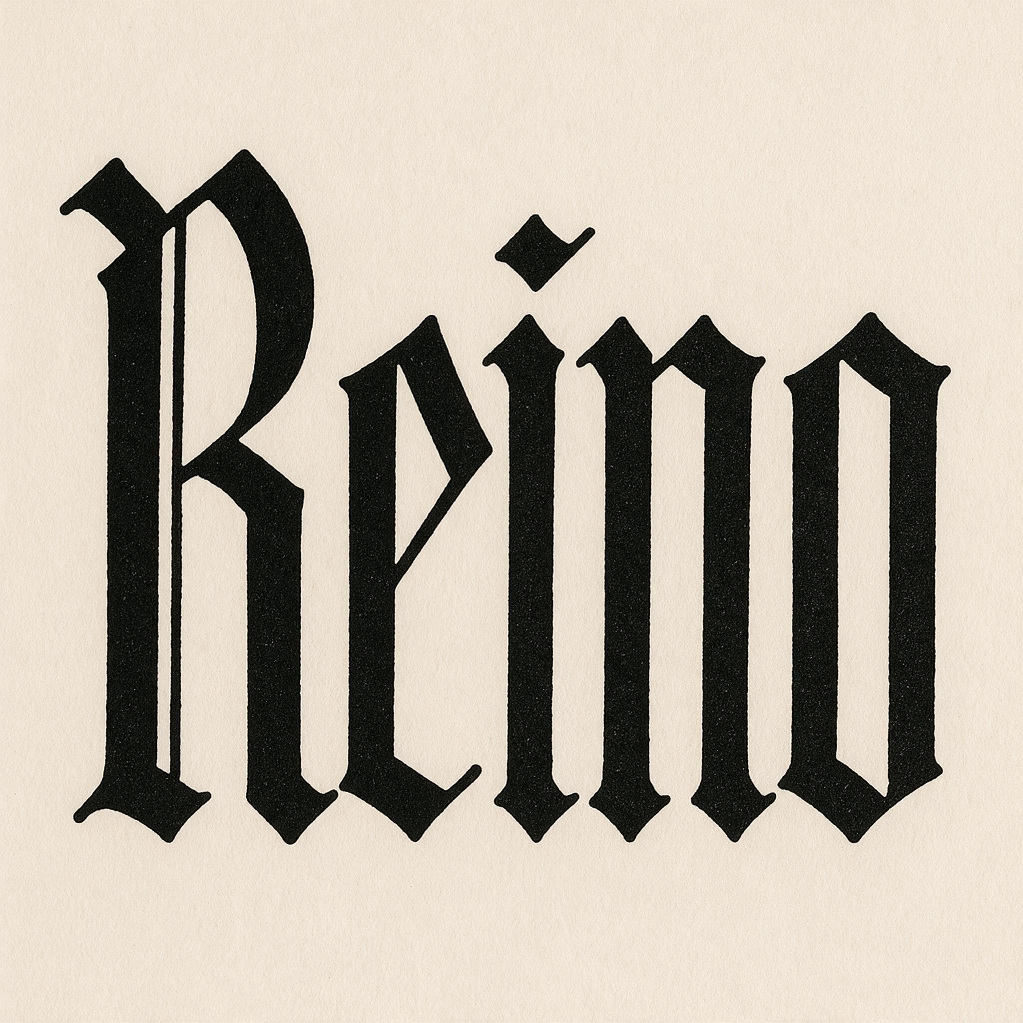 Fuente de IA Letra gótica Textura generada con Seedream: la palabra Reino